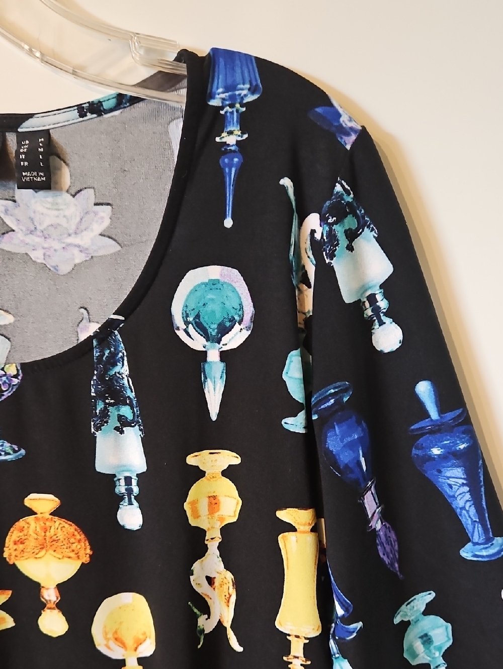 Attitudes by Renee Black Top Tunic with Multicolor Perfume Bottle Print Med - Picture 2 of 7